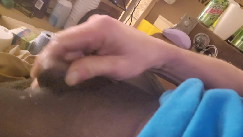 Cire: Accarezzo il mio cazzo attraverso i collant