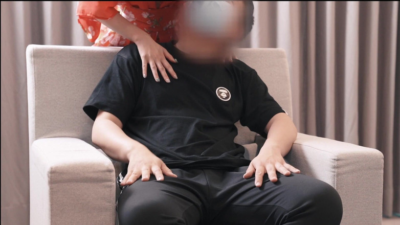 SWAG.live: Unter dem Kimono ficken zwei schlampen hart und laut.