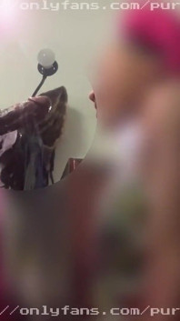Une Allemande m’a gorger la bite en colère contre son copain