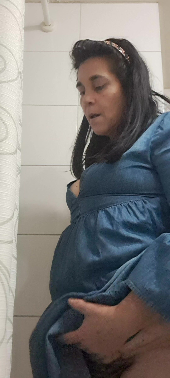 Mommy big hairy pussy: Aku lagi sange berat di kamar mandi!
