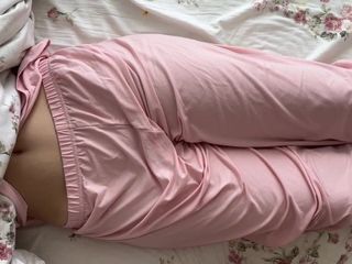 no-name: 在毯子下找到了漂亮的女友，并利用了她惊人的身体