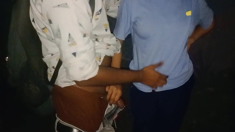 NikiRathod: Menjolok, bercium di sebalik trak dengan Divya - Siri blowjob