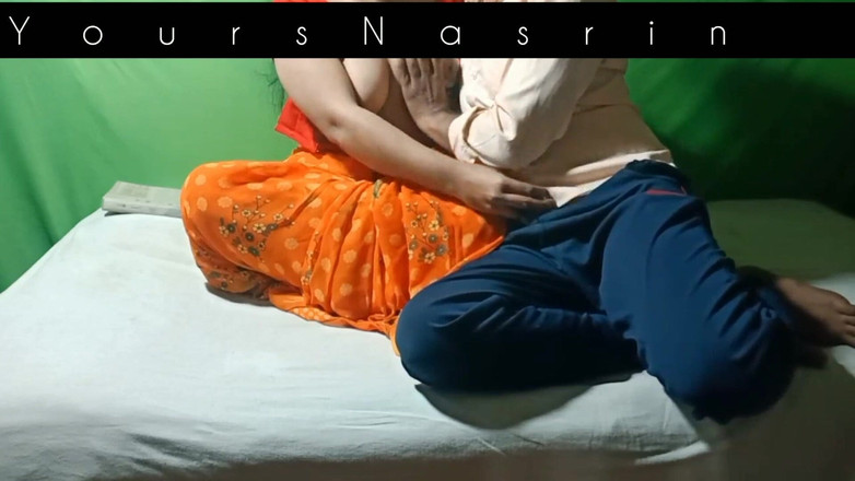 YoursNasrin: Сексуальную бхабхи трахнули со своим учителем дома