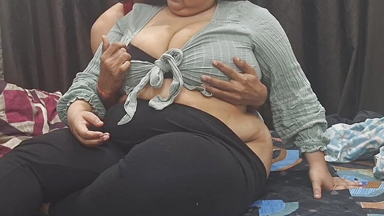 SameerPhunk: Une BBW indienne à gros cul suce la bite de son...