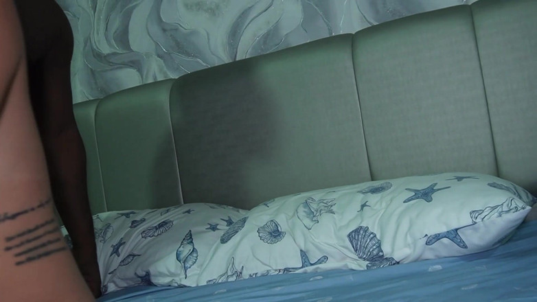 Arda Fennec: Sexuální závislá Suki s černou