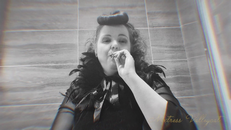 Mxtress Valleycat: Vape Cloud Oblivion