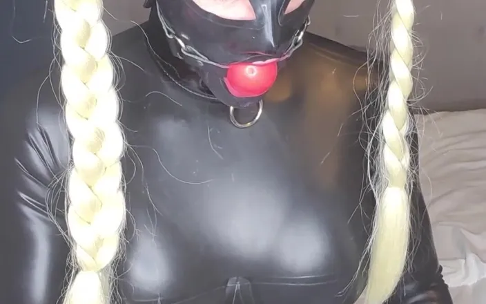 JessicaXD: Ball gaged latex doll