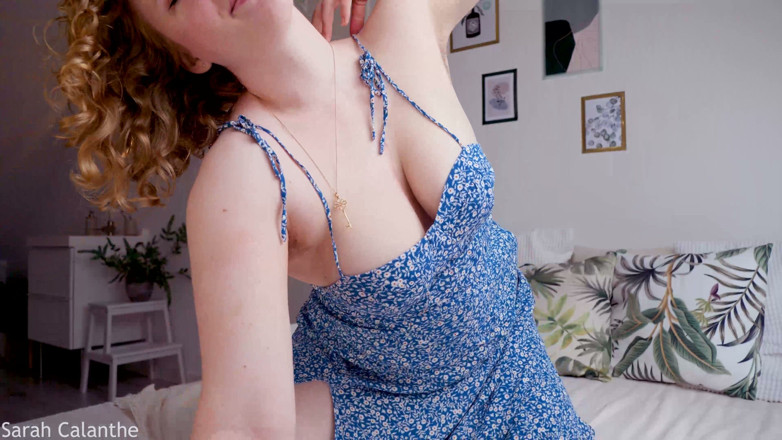 Sarah Calanthe: Des aisselles, des jambes et une chatte poilues jouent