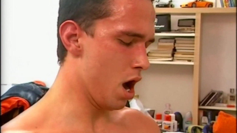 Purzel Official: 80% wanita Jerman memiliki payudara besar