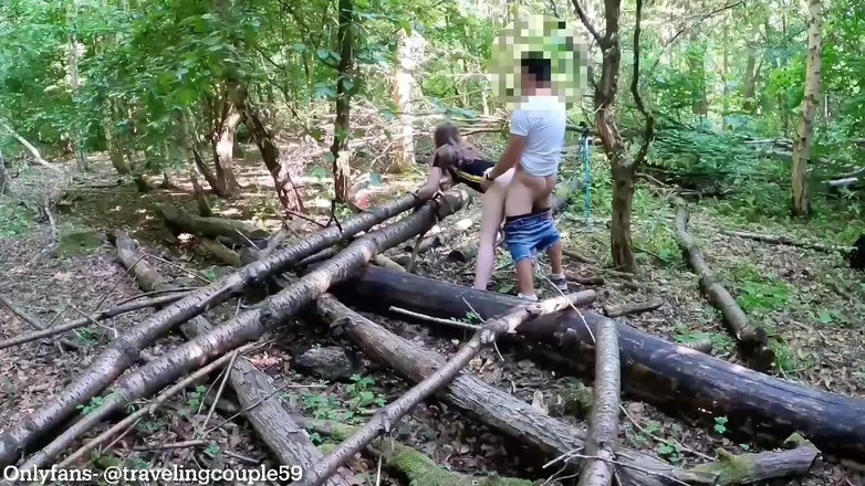 Dream Justin: 18letá kočka má sex v lese místo toho, aby byla...