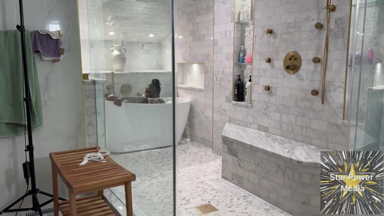 Star Power Media: Smyslné promočení: Gianiny nezbedné koupelové škádlení