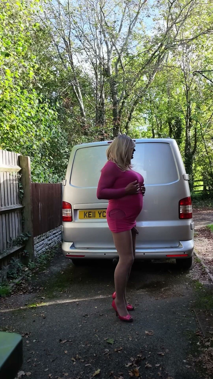 Kelly CD 2022: Seksowny Crossdresser Kellycd2022 w Mojej różowej sukience Bodycon i szpilkach