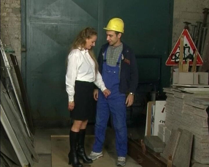 Deutsche Frauen: Blonde German Slut Swallows Cum After Fuck with Handyman