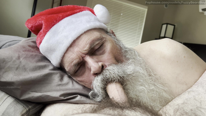 FuzzyBeardBoy: Santa Sucks Cock and Swallows Cum