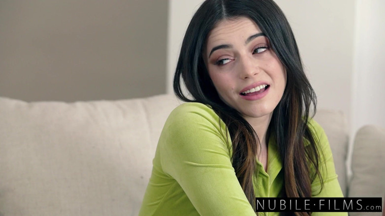 Nubile Films: 거대한 자지를 위한 베이비시터