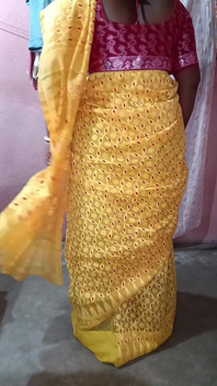 पीली साड़ी छोड़ने एकल sfw