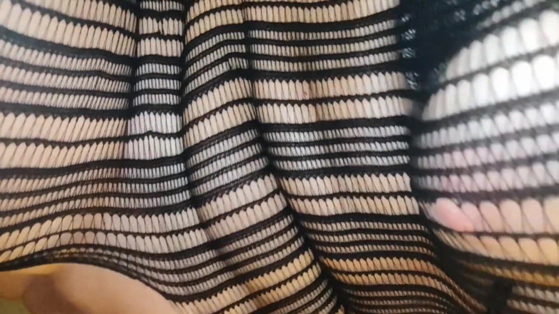 Nylon MILFS: Prsatá milfka stříká v silonkách