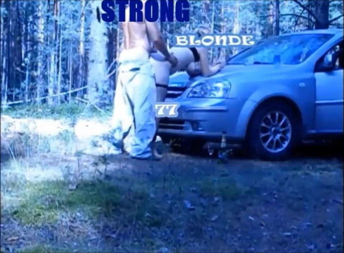 StrongSrg: Urlaub im wald