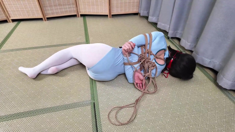 Aisan girl bondage: Xr25-twist and Bondage