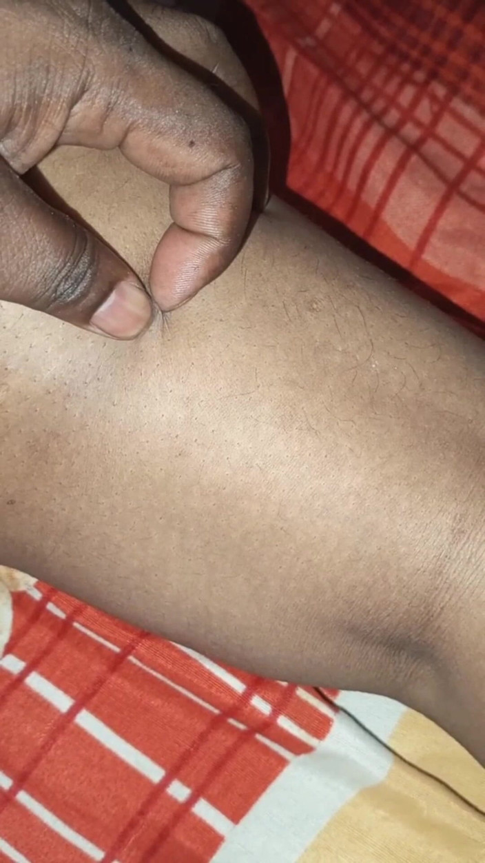 Auntixxx69: Bratrův penis je velmi tlustý a jde dovnitř, trhá mi...