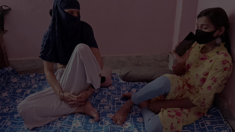 HousewifeGeeta: Surorile vitregoase s-au futut în trei cu iubitul vorbind hindi