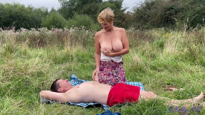 Molly MILF: Làm tình ngoài trời - bất ngờ trong giờ dã ngoại