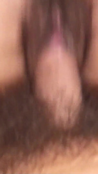 Seksowna japońska nastolatka z owłosioną cipką i dużymi piersiami zerżnięta przez tatę kroków