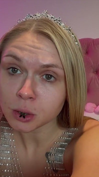 Juliana Marie's '90s Giantess Fantasy 4K POV Devouring Ecstasy Awaits!