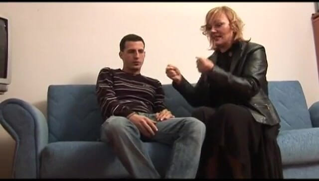 Milf in Love: Italienische stiefmutter liebt es, mit jungem schwanz zu ficken!! DVD