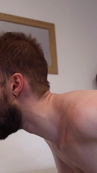 Masaj senzual cu un amator care se transformă într-o scenă bareback intensă și versatilă
