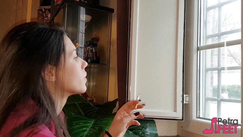 Smokin Fetish: Brunetka kráska zbožňuje doutníky