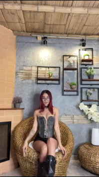 Delgad Girl with Perfect Cushroom Masturbates at Home with Your Toy Sex