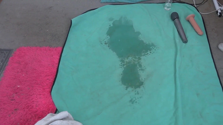 Quinn brooks: Two Giant Squirt Messes