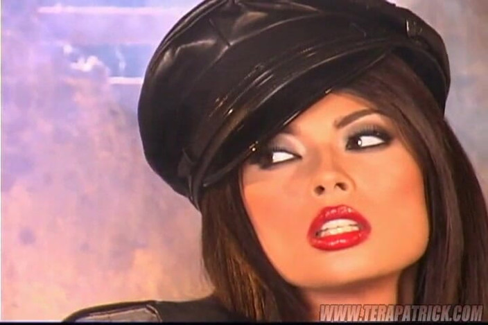 Tera Patrick: Tera Patrick'in yer aldığı elmas yüz bisiklet siyah iç çamaşırı fotoğraf çekimi