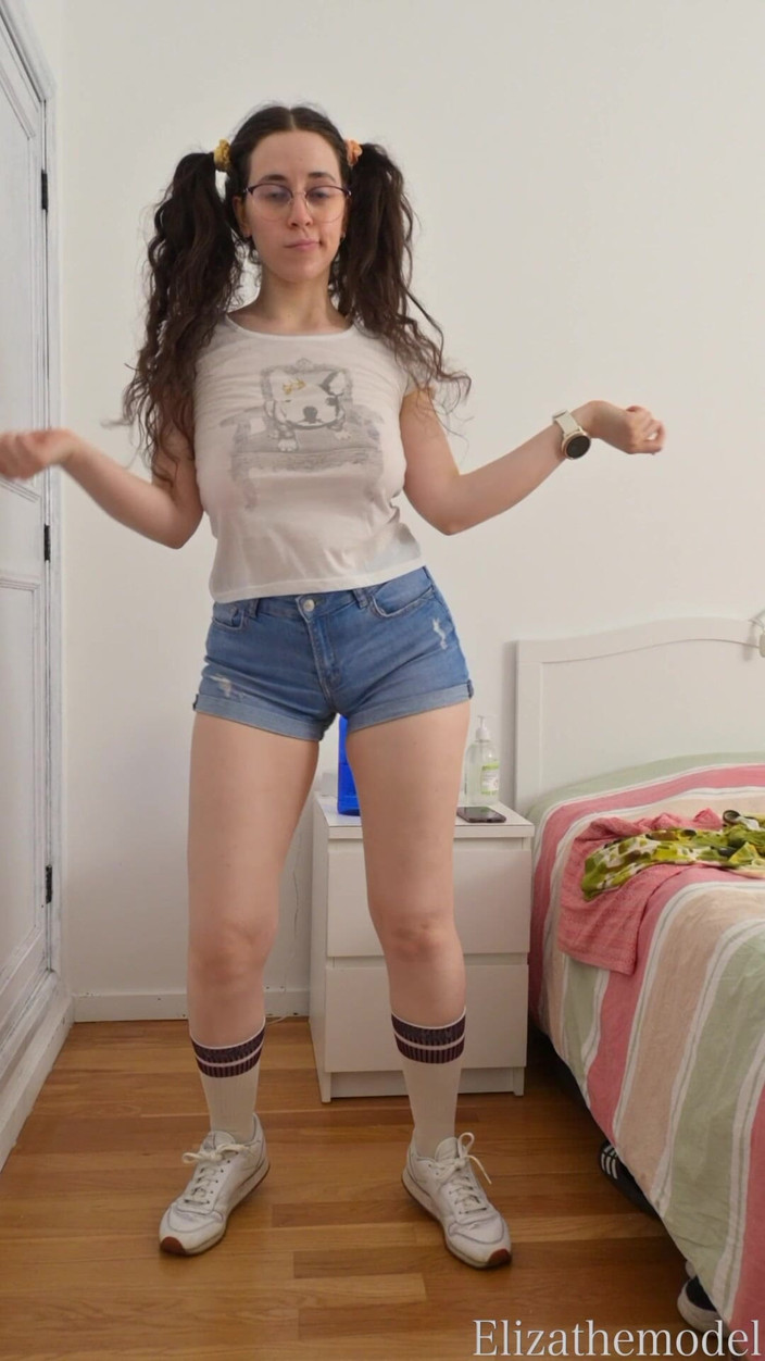 ElizaTheModel: Danza senza reggiseno