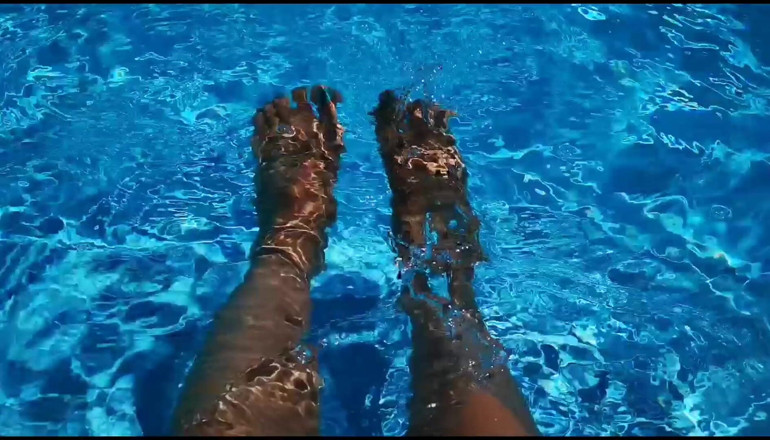 Erotic Tanya: Hipnotizado por mis pies encantadores