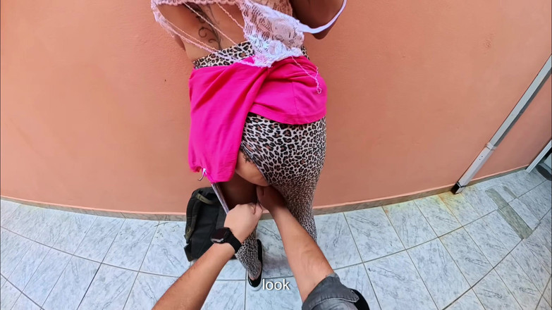 Gabi SweetCouplesStories: Estudiante atrapada fumando tuvo su ropa rasgada y fue follada