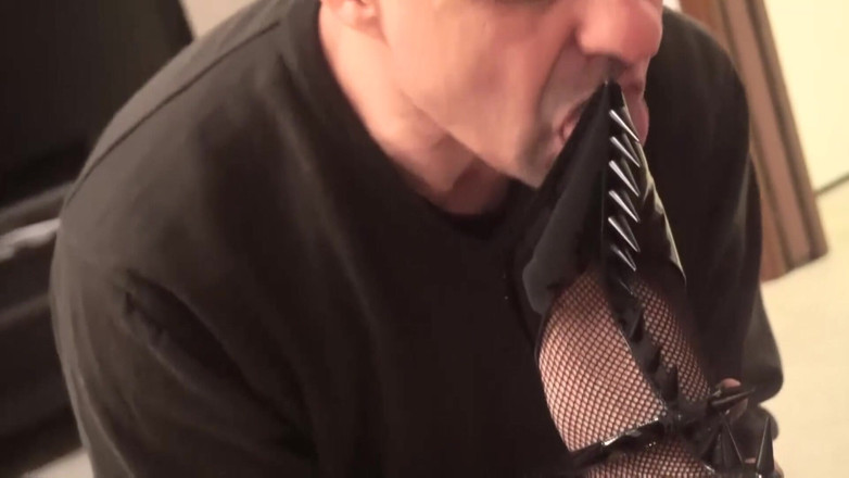 MMV and Eroticplanet Clips: นวดเท้าโดยทาส