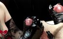 Close Up Extreme: Branlette lente et sensible avec des gants noirs en latex