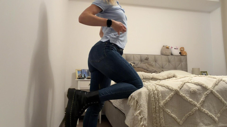 Luxury Alexa: College Babe Secretly and Quietly Orgasms in Her Room with...