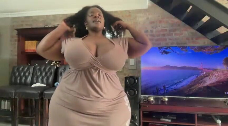 Legendary Booty Overdose: Förförisk BBW retas med saftigt bröstspel