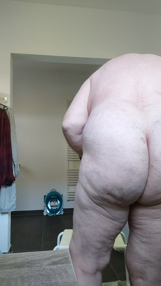 Karlchengeil: Sabahları seksi cilt bakımı