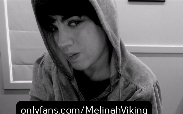 Melinah Viking: Застенчивость худи