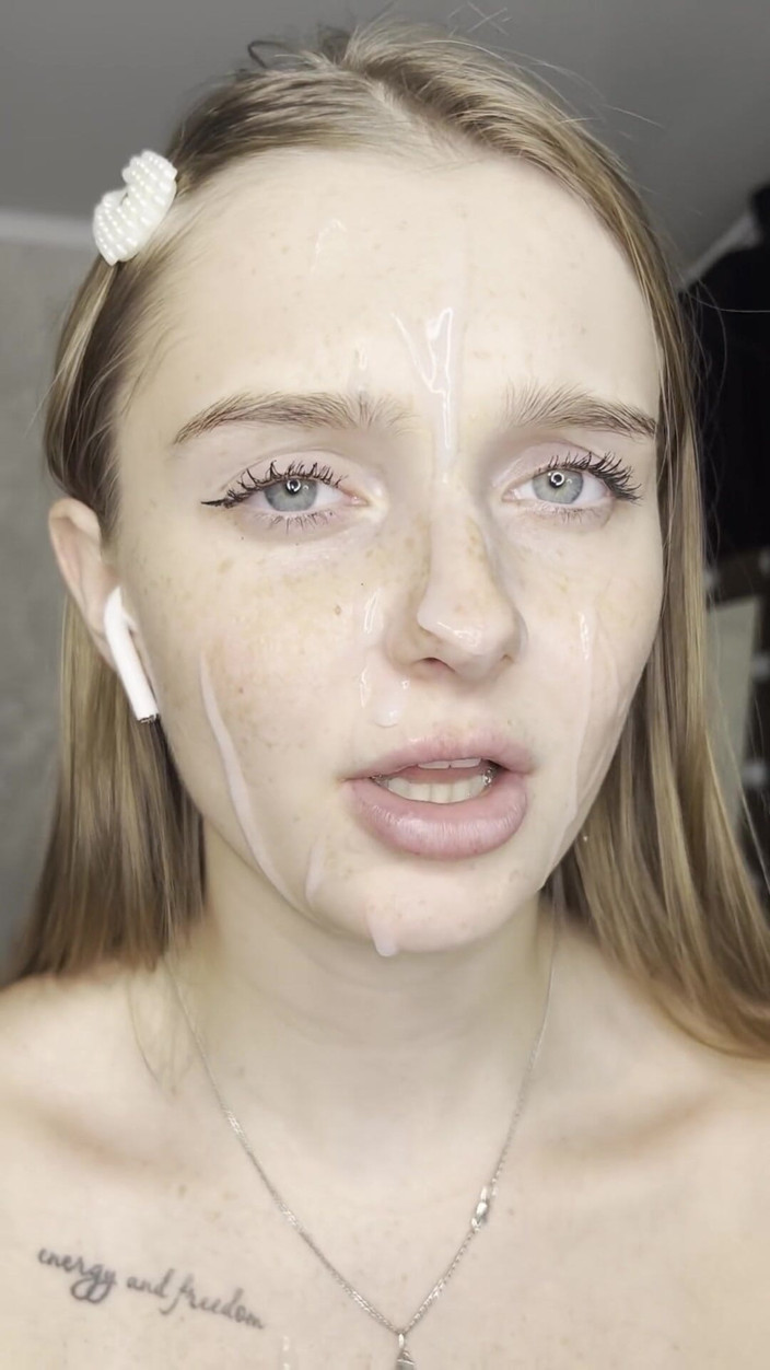 Lovelly_molly: Sono con il tuo sperma sulla faccia, giocherellando con le...