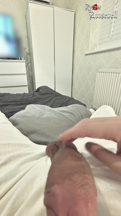 Ryan Roosevelt: Schłodzony wank w białej termice podczas oglądania porno