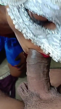 Teman wanita kurus marid mengongkek zakar besar pepek kecil dengan cincin zakar