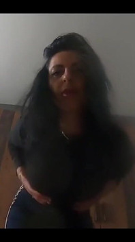 MILFycalla - Pakaian Senaman Cuba Dengan Fetish Kencing 159- Dewi MILF dengan tubuh yang sempurna berbogel