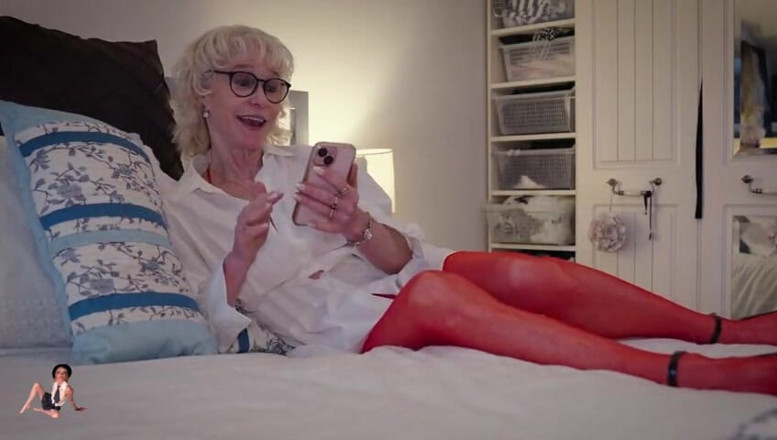 Deeliteful Jacy: Red Hot Lady