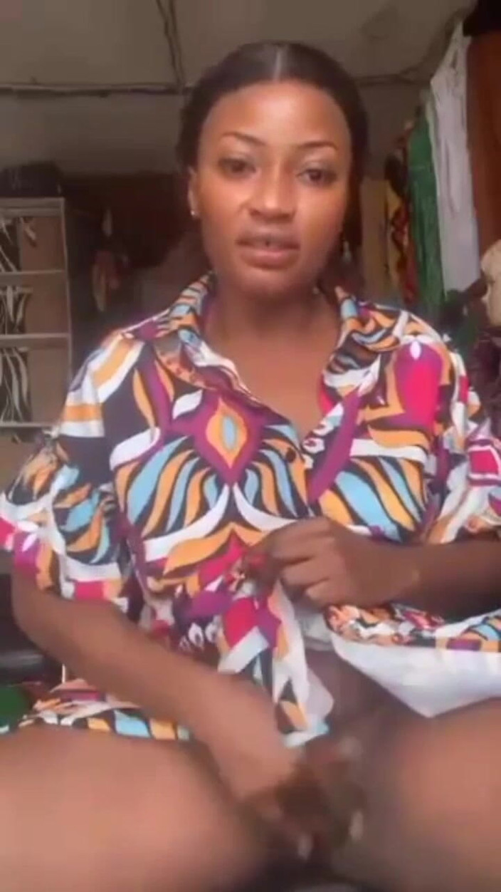 Me and my new slut: Azgın anne dükkanının içinde mastürbasyon yapıyor, halka açık masterbation şeker anne