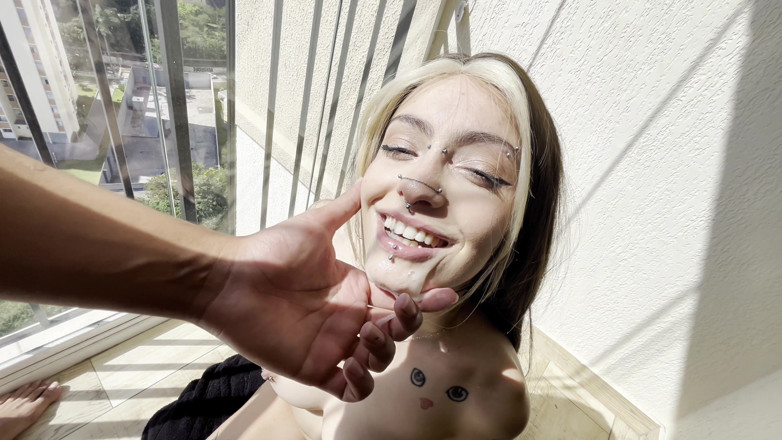 QroZne Studios: Udělej si fotku s čůrákem v tváři nevlastní sestry ft. Janys